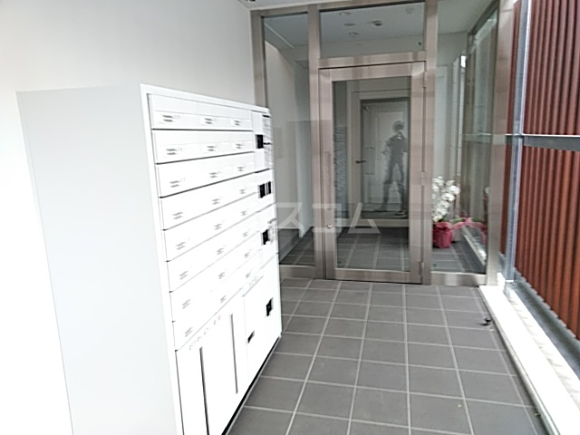 26/30 エントランス