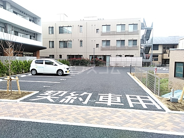 27/30 駐車場