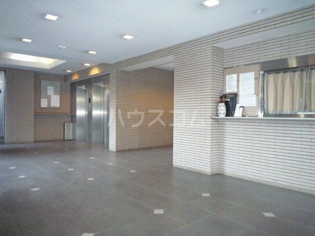 13/19 エントランス