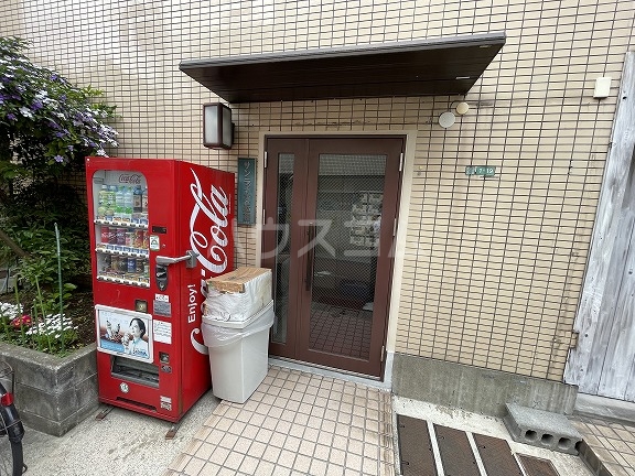 18/22 エントランス