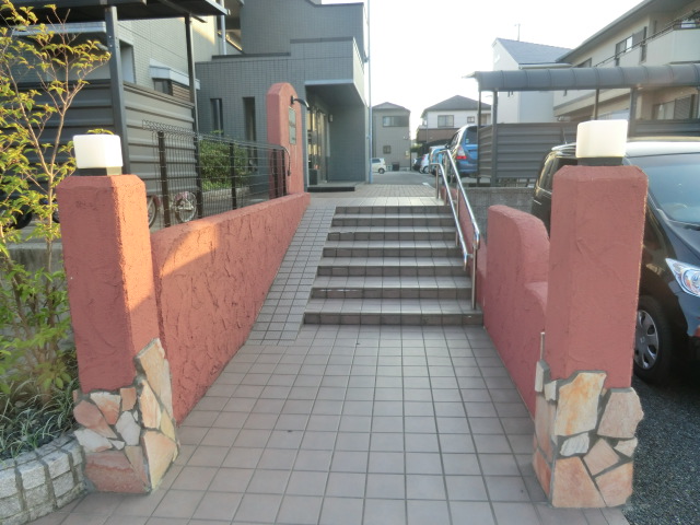 22/28 エントランス