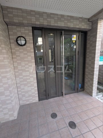 18/20 エントランス