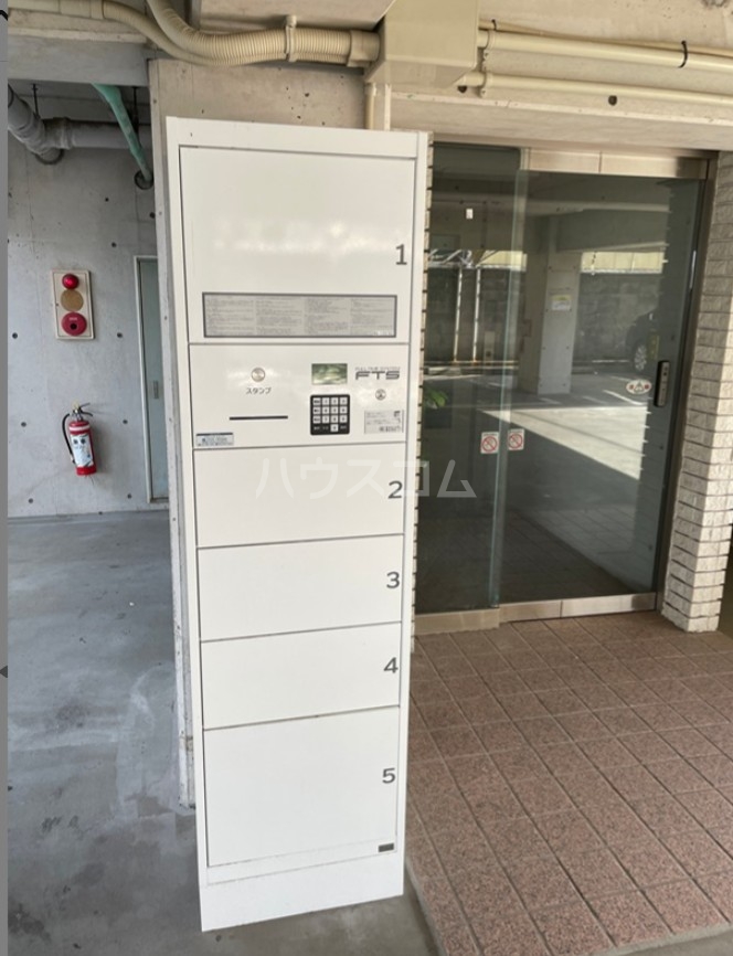 18/28 エントランス