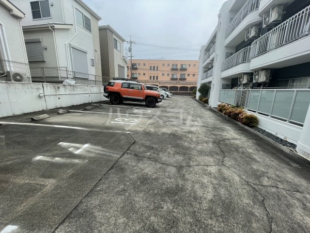 22/30 駐車場