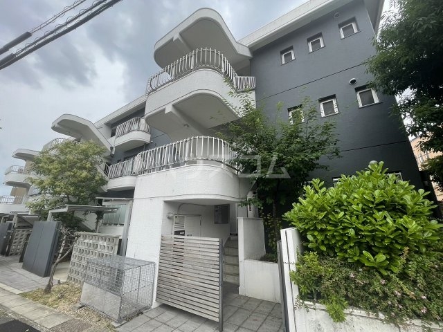 21/30 エントランス