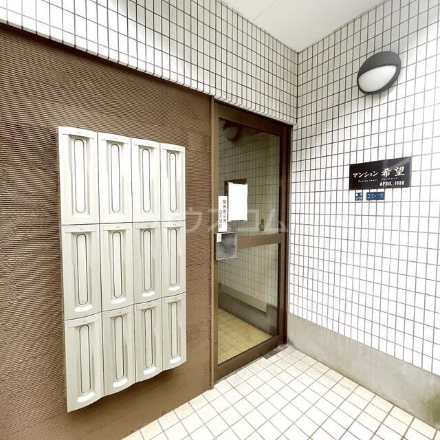 16/23 エントランス