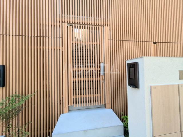 21/28 エントランス