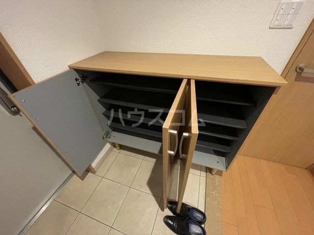 25/27 エントランス