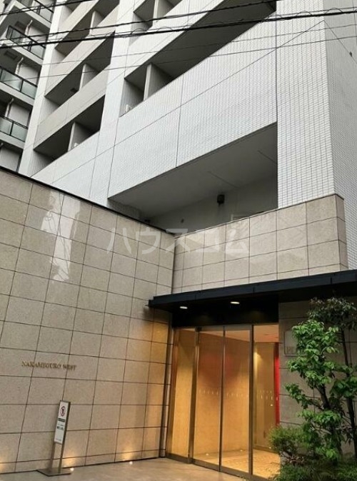 13/22 エントランス