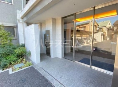 18/28 エントランス