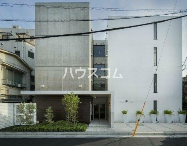 17/19 エントランス