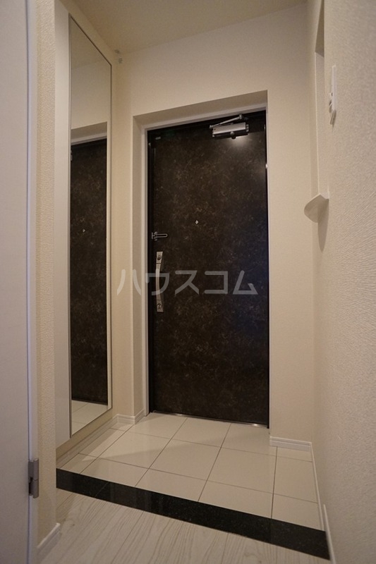 27/30 エントランス