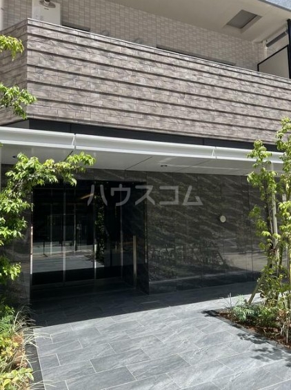 13/22 エントランス