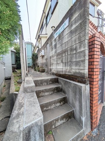 22/25 エントランス