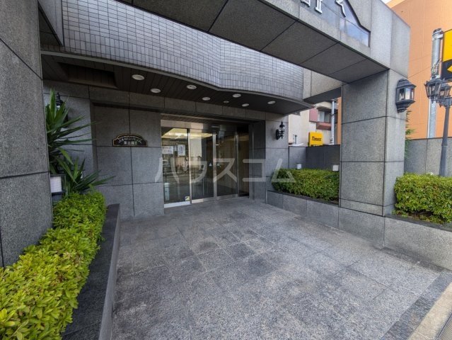 25/30 エントランス