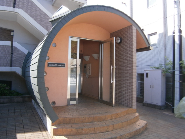 18/21 エントランス