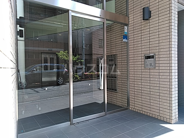 21/30 エントランス