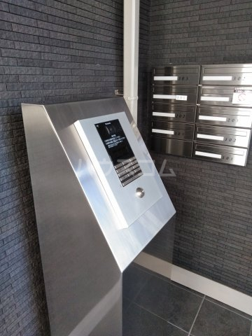 26/30 エントランス