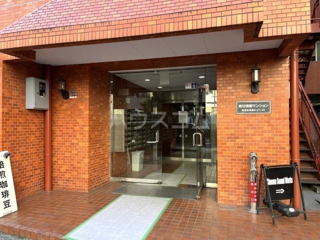 22/30 エントランス