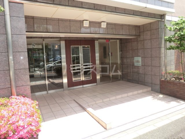 21/30 エントランス