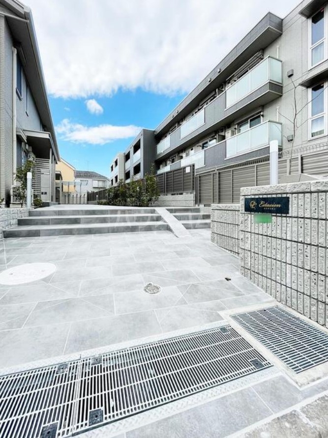 13/16 エントランス