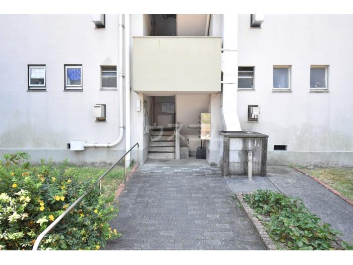 16/26 エントランス