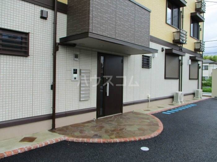 20/23 エントランス