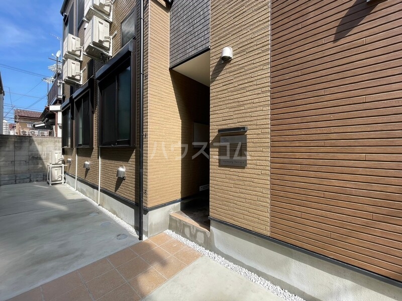 18/28 エントランス