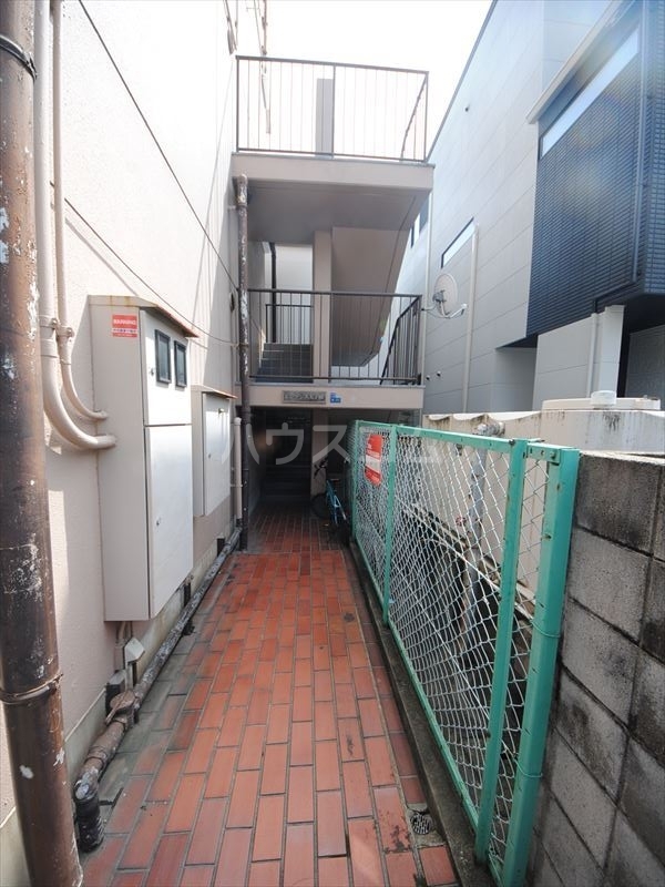 18/27 エントランス