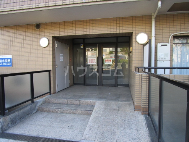 23/30 エントランス