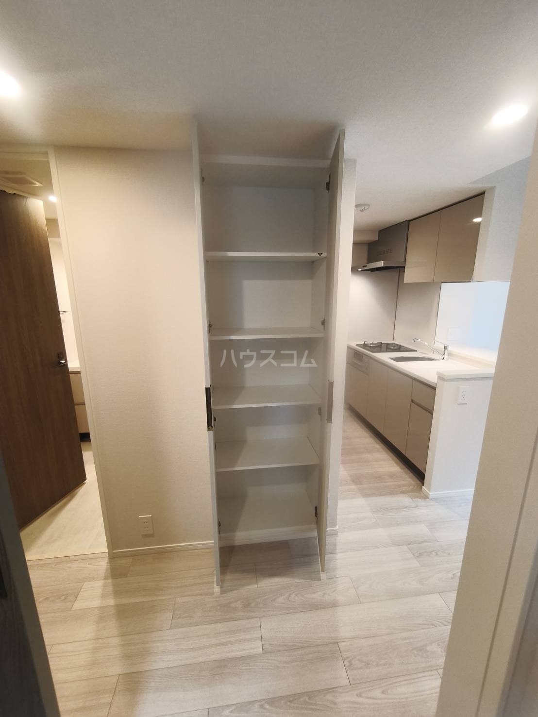 24/30 エントランス