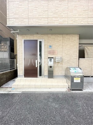 24/30 エントランス