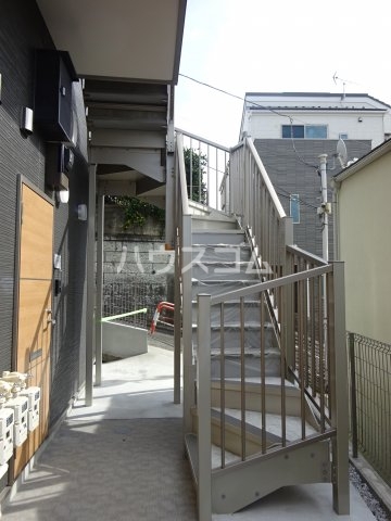 23/25 エントランス