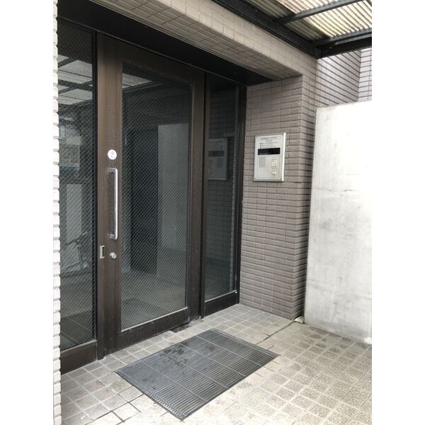 13/22 エントランス