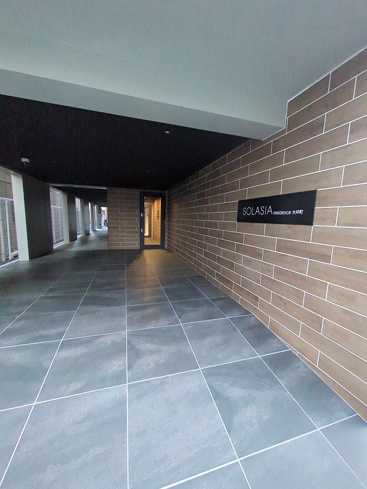 23/30 エントランス