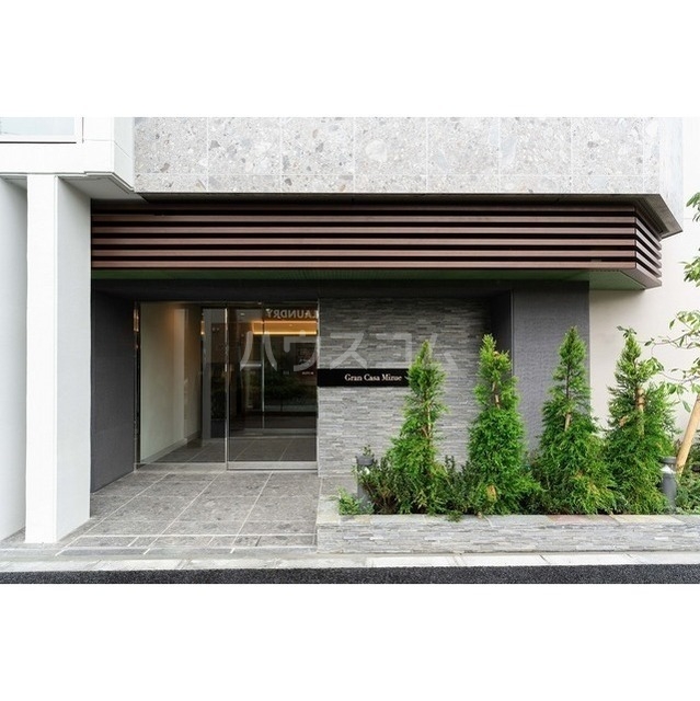 17/27 エントランス