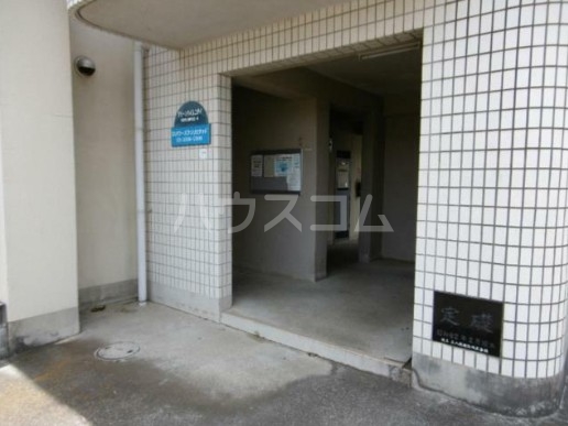 19/30 エントランス