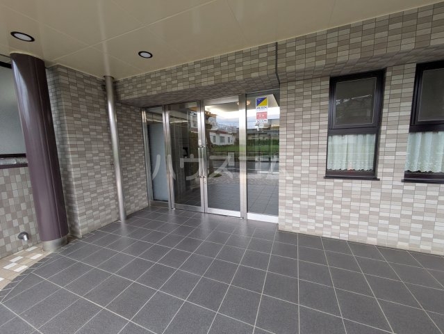 28/29 エントランス