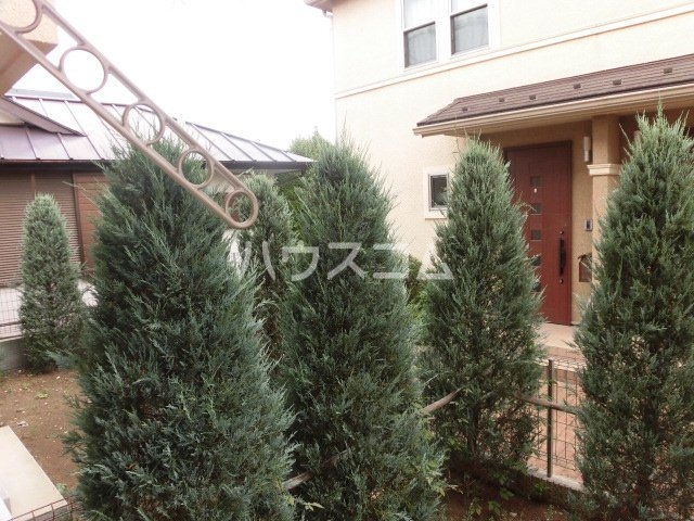 27/30 エントランス