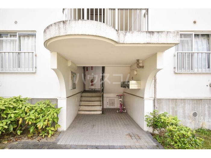 19/27 エントランス