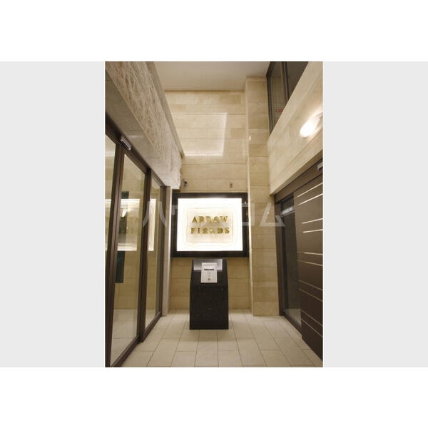 27/30 エントランス