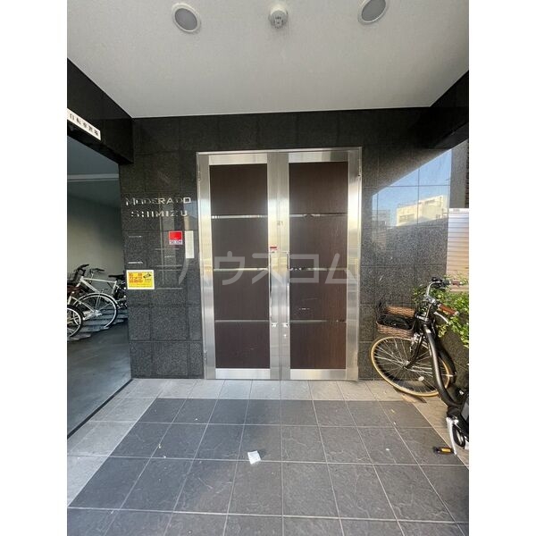 15/22 エントランス