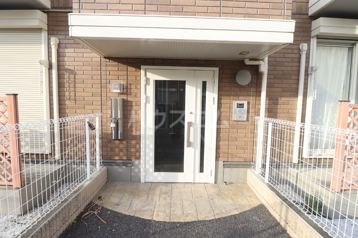 27/30 エントランス