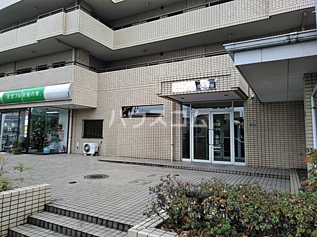 18/28 エントランス