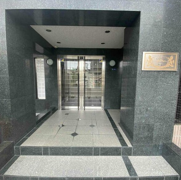 15/23 エントランス