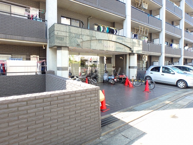 21/30 エントランス