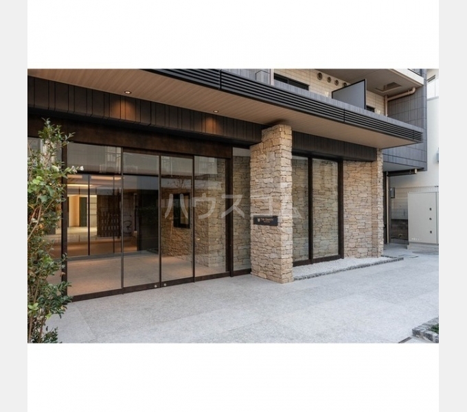 21/30 エントランス