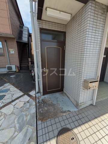 25/27 エントランス