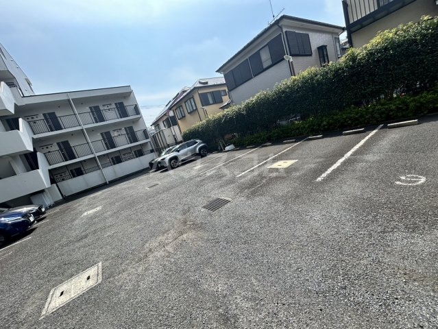 28/30 駐車場