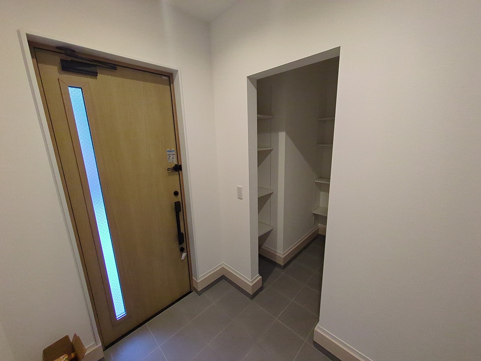 27/30 エントランス